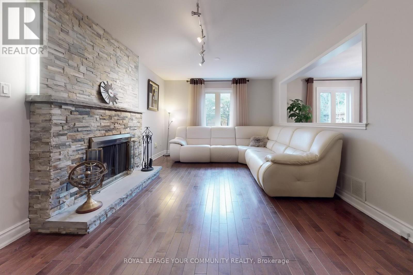 73 Highgrove Crescent, Richmond Hill, Ontario  L4C 7W7 - Photo 7 - N12172699