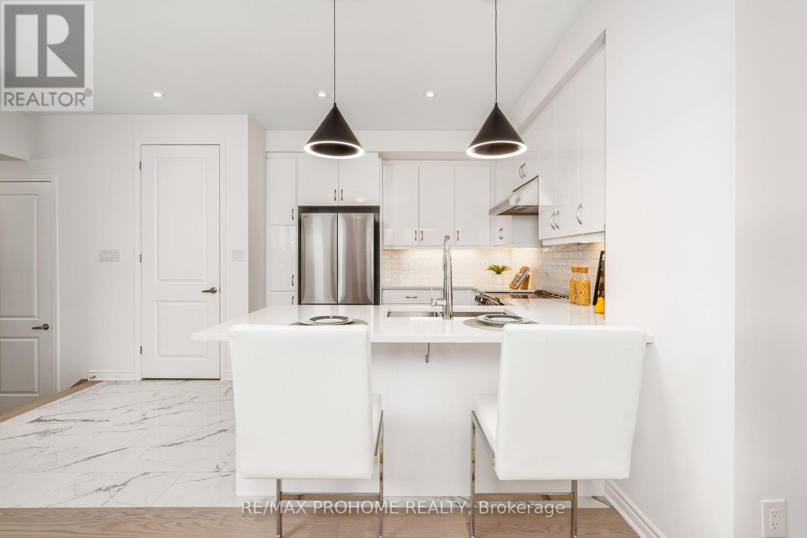 36 Azure Drive, Markham (Victoria Square), Ontario  L6C 3M4 - Photo 8 - N12172723