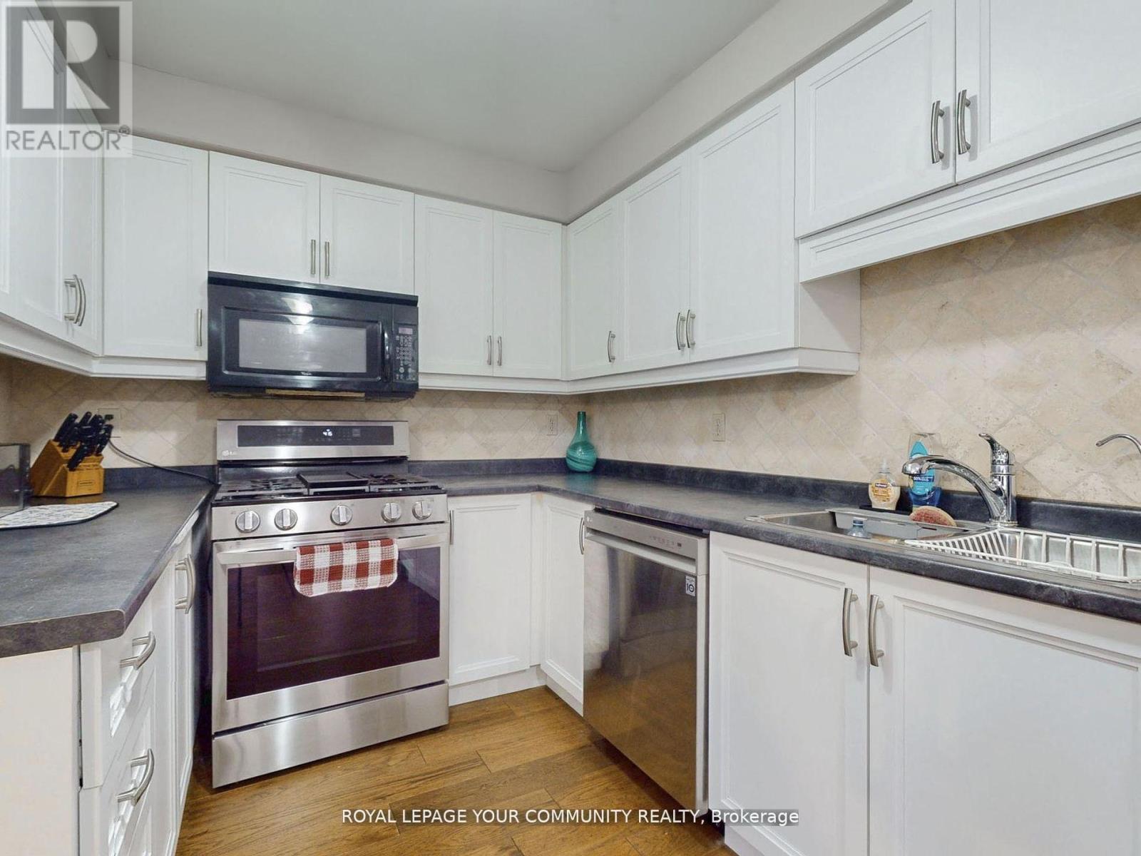 105 Brown Street, Barrie, Ontario  L4N 7V6 - Photo 12 - S12172525