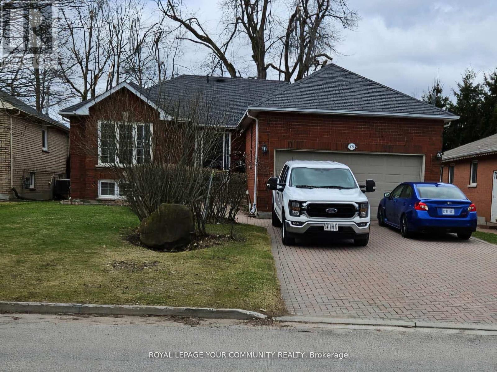 105 Brown Street, Barrie, Ontario  L4N 7V6 - Photo 3 - S12172525
