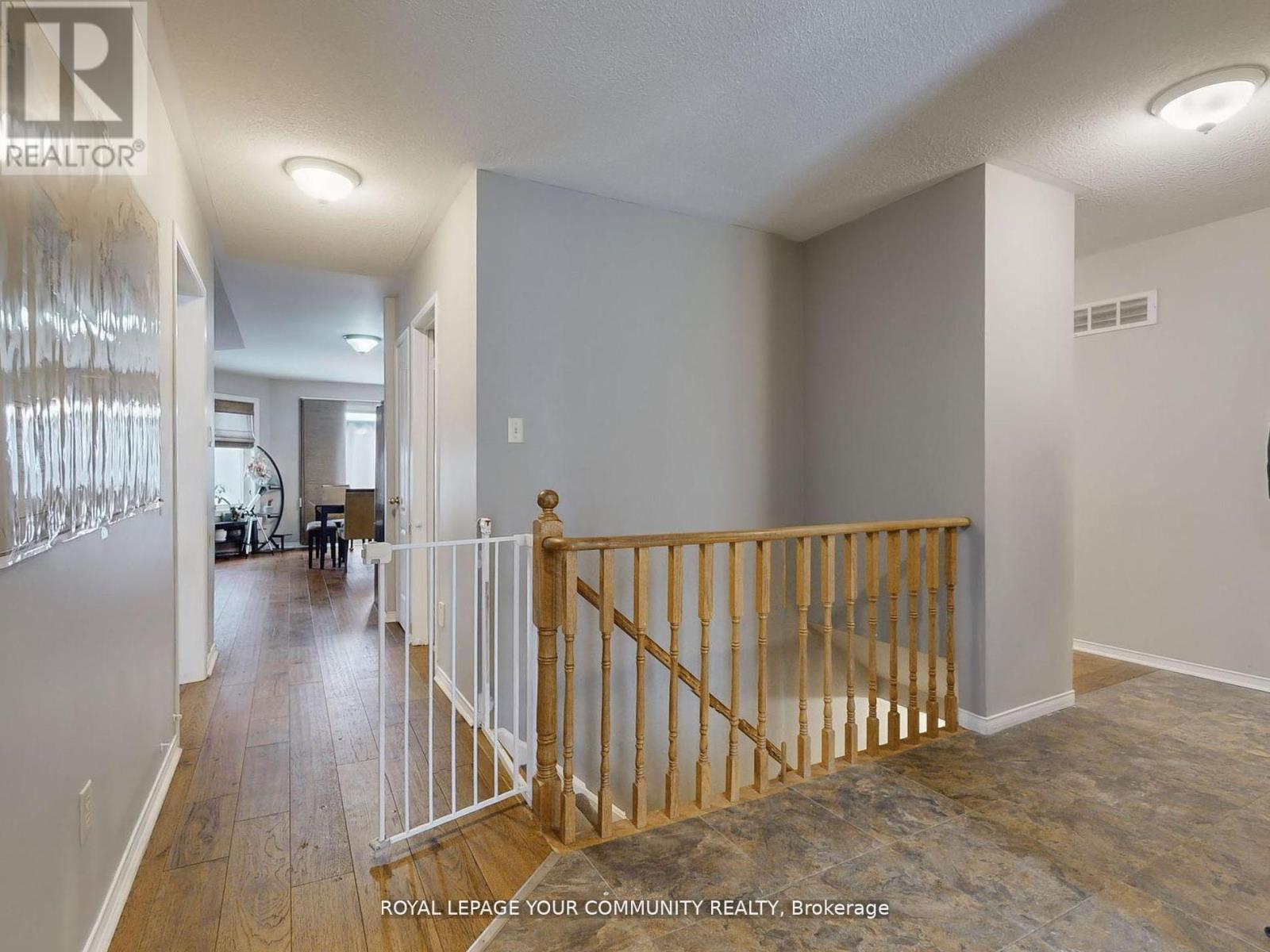 105 Brown Street, Barrie, Ontario  L4N 7V6 - Photo 4 - S12172525