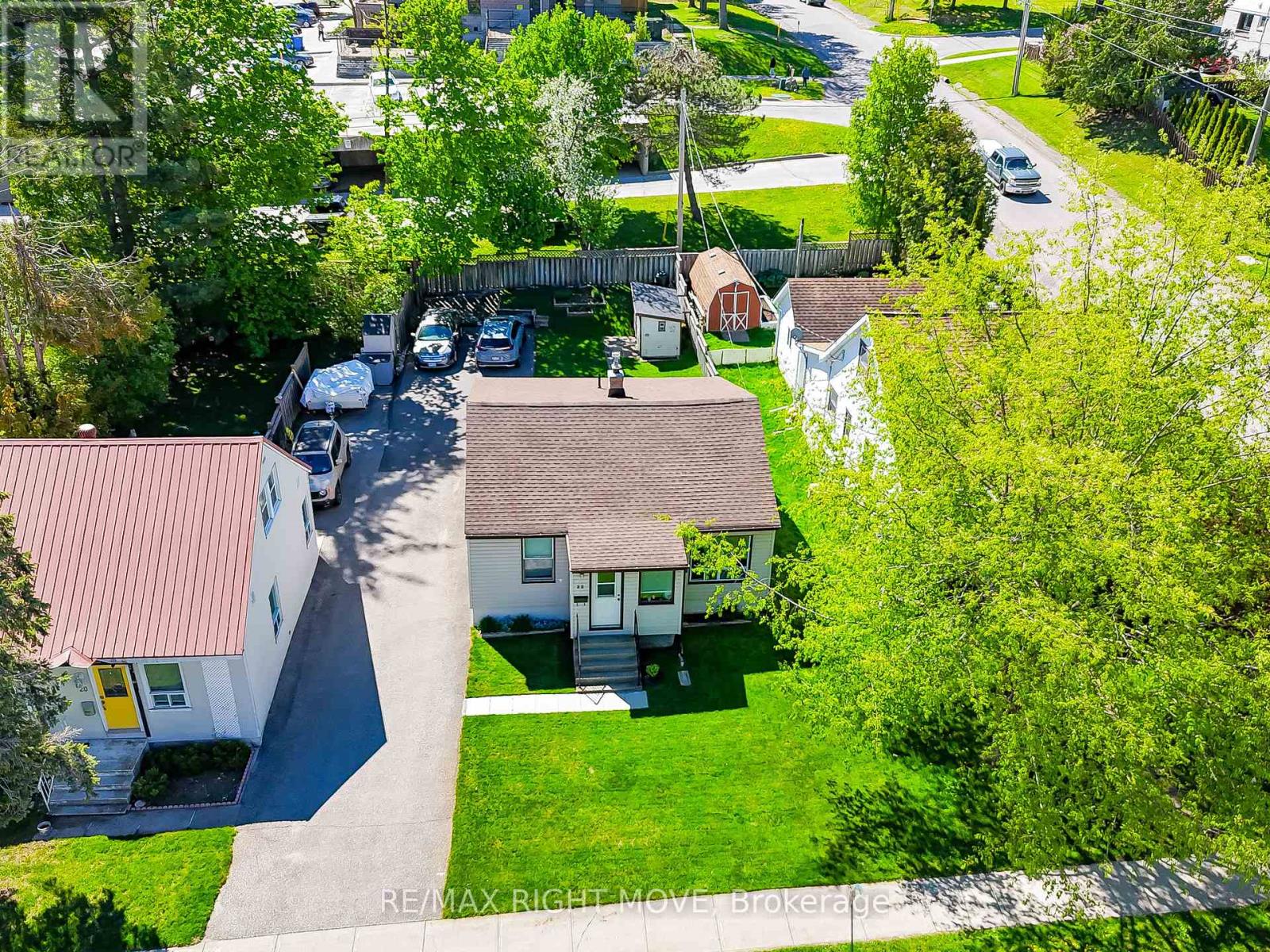 22 Albany Avenue, Orillia, Ontario  L3V 2T3 - Photo 2 - S12172591