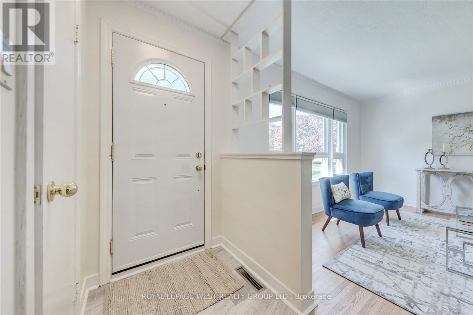 68 Castlebar Road, Toronto, Ontario  M8Z 2J6 - Photo 8 - W12169508
