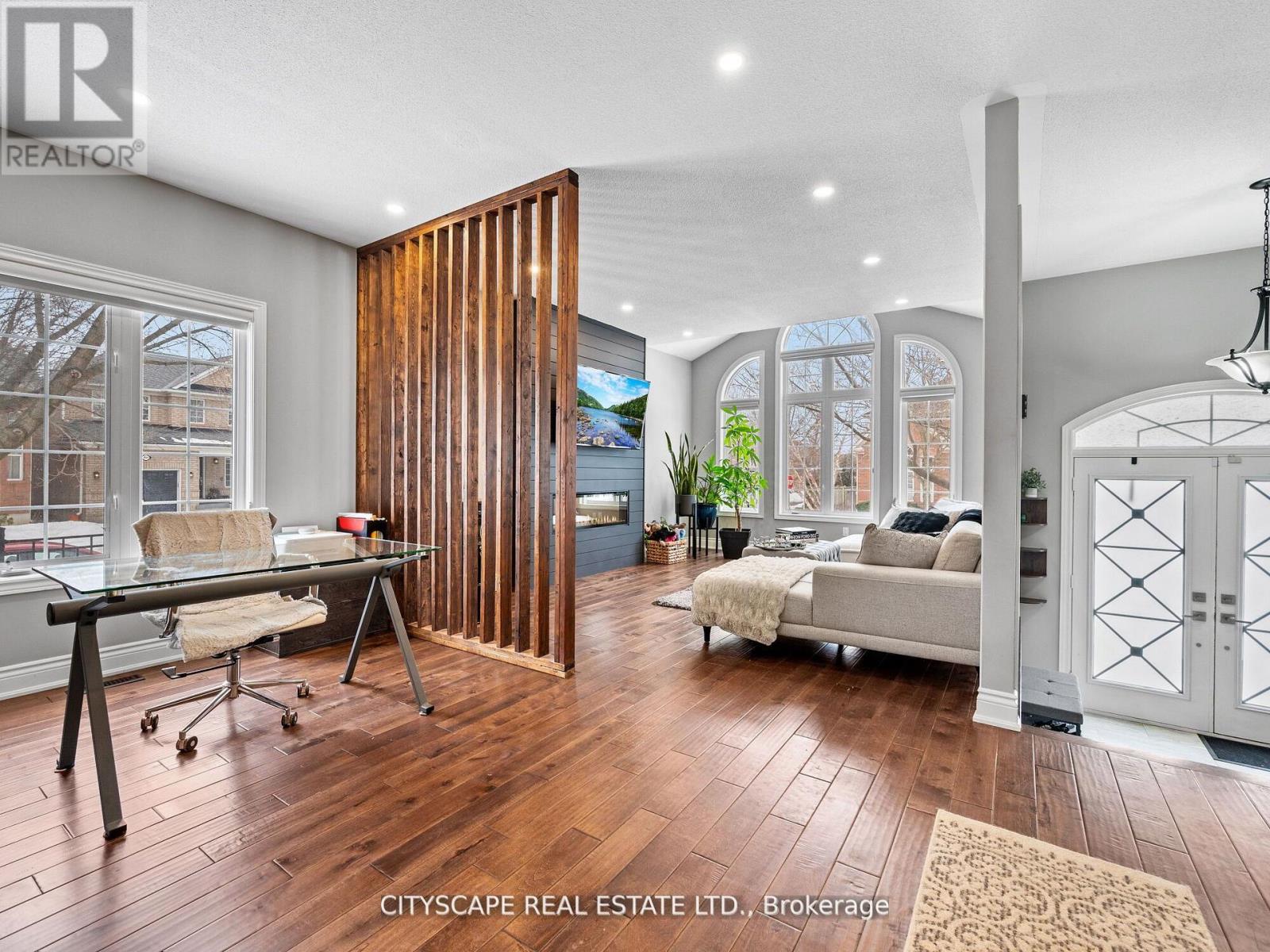 2241 Lyness Avenue S, Oakville, Ontario  L6M 5C2 - Photo 3 - W12172523