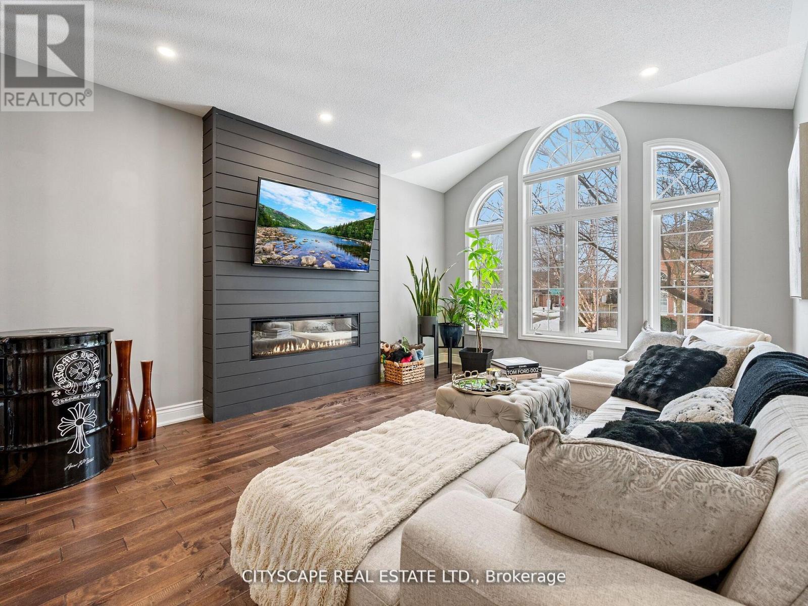 2241 Lyness Avenue S, Oakville, Ontario  L6M 5C2 - Photo 4 - W12172523