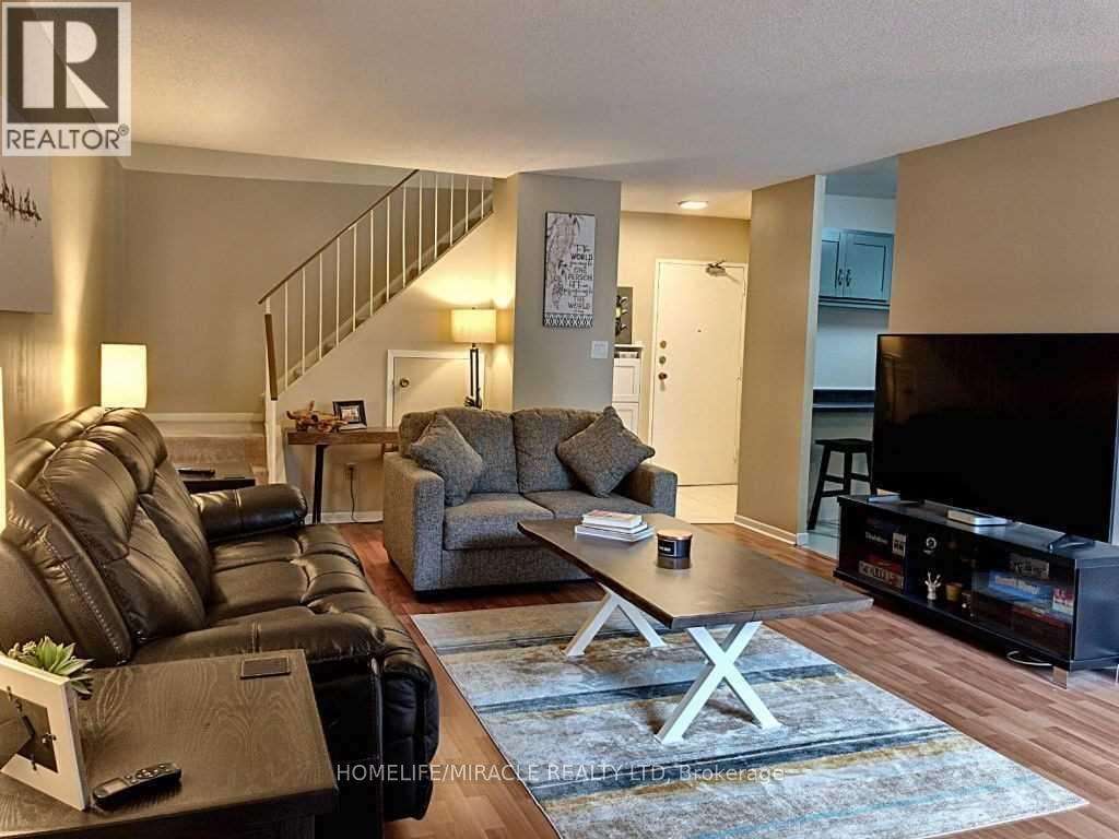 331 - 3025 The Credit Woodlands, Mississauga, Ontario  L5C 2V3 - Photo 3 - W12172529