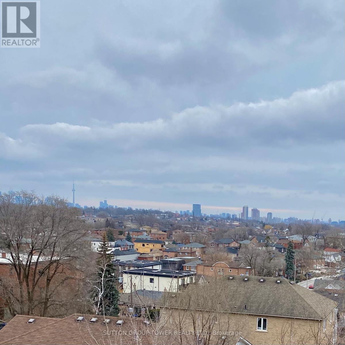53 Venn Crescent, Toronto, Ontario  M6M 1S5 - Photo 12 - W12172612
