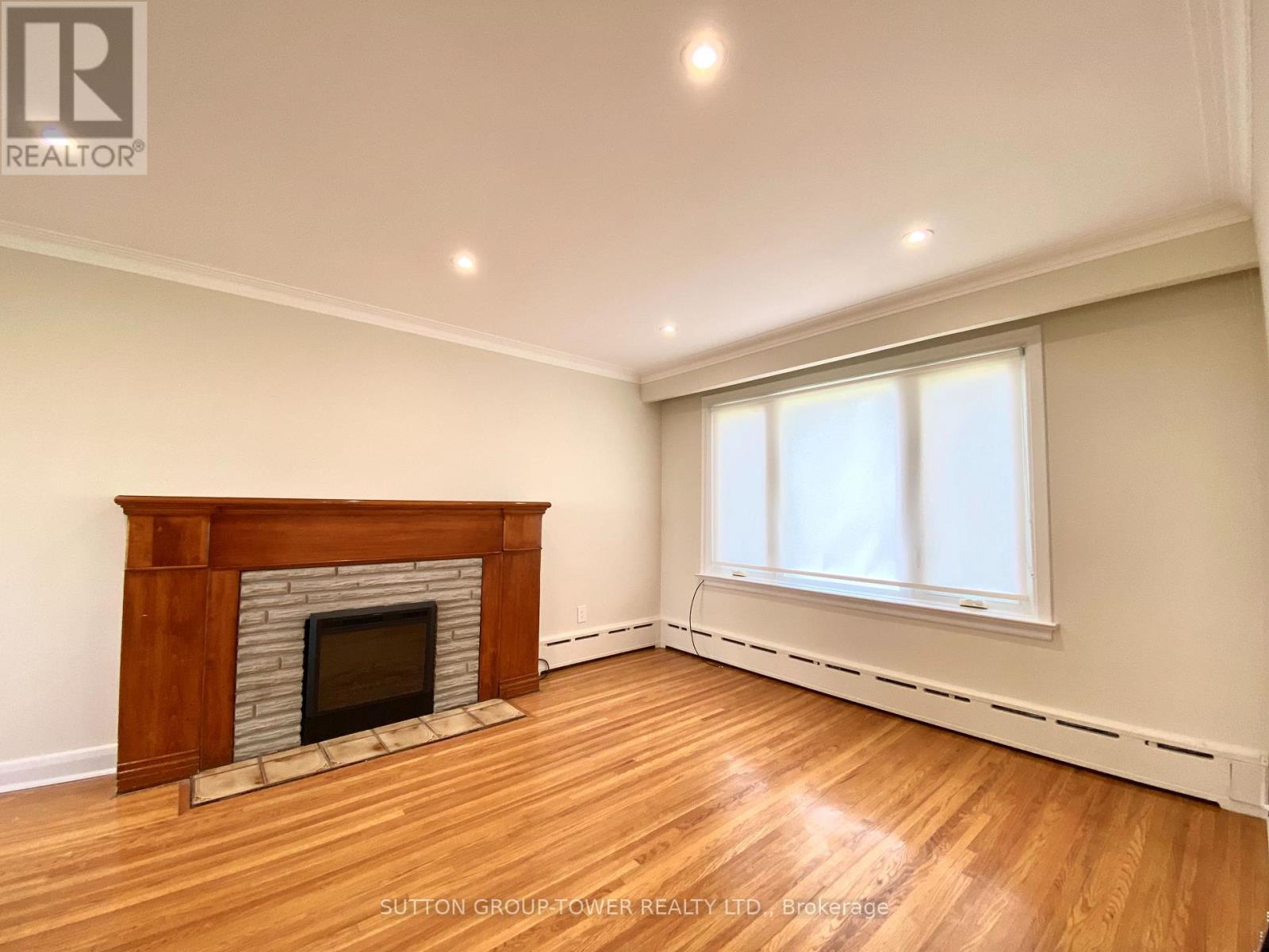 53 Venn Crescent, Toronto, Ontario  M6M 1S5 - Photo 3 - W12172612