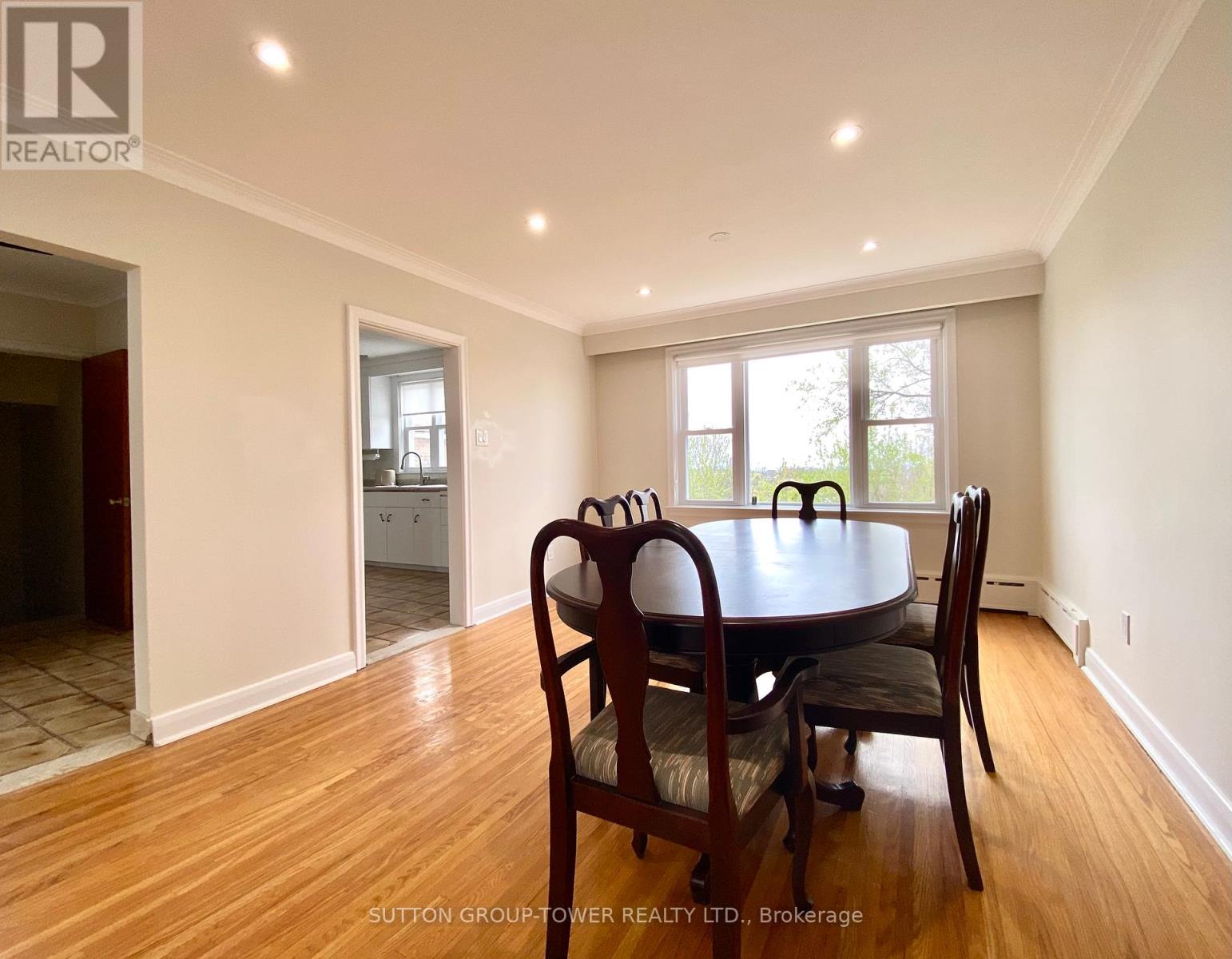 53 Venn Crescent, Toronto, Ontario  M6M 1S5 - Photo 4 - W12172612