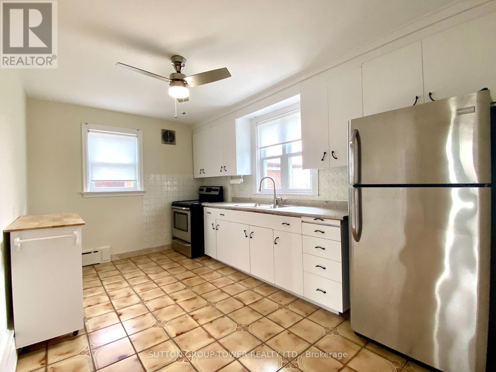 53 Venn Crescent, Toronto, Ontario  M6M 1S5 - Photo 5 - W12172612