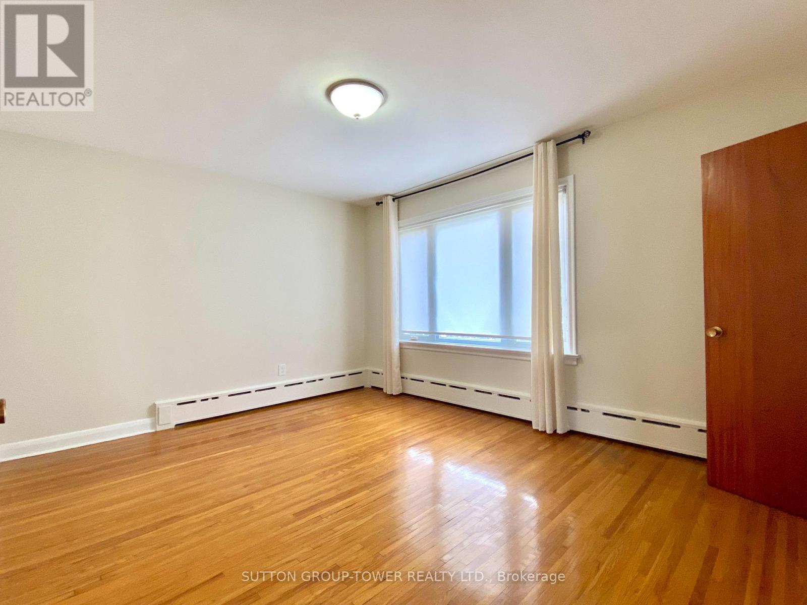 53 Venn Crescent, Toronto, Ontario  M6M 1S5 - Photo 6 - W12172612