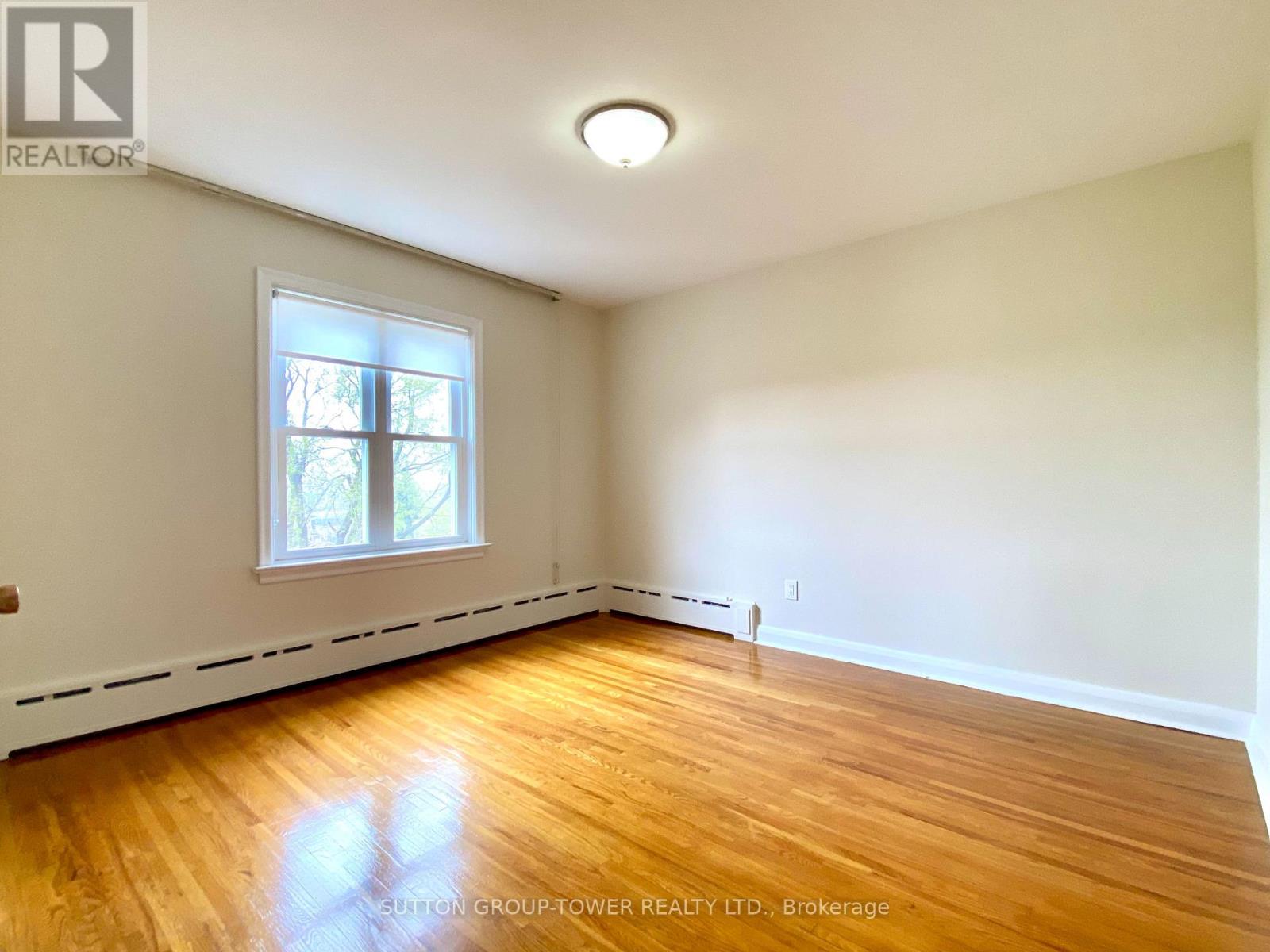 53 Venn Crescent, Toronto, Ontario  M6M 1S5 - Photo 7 - W12172612