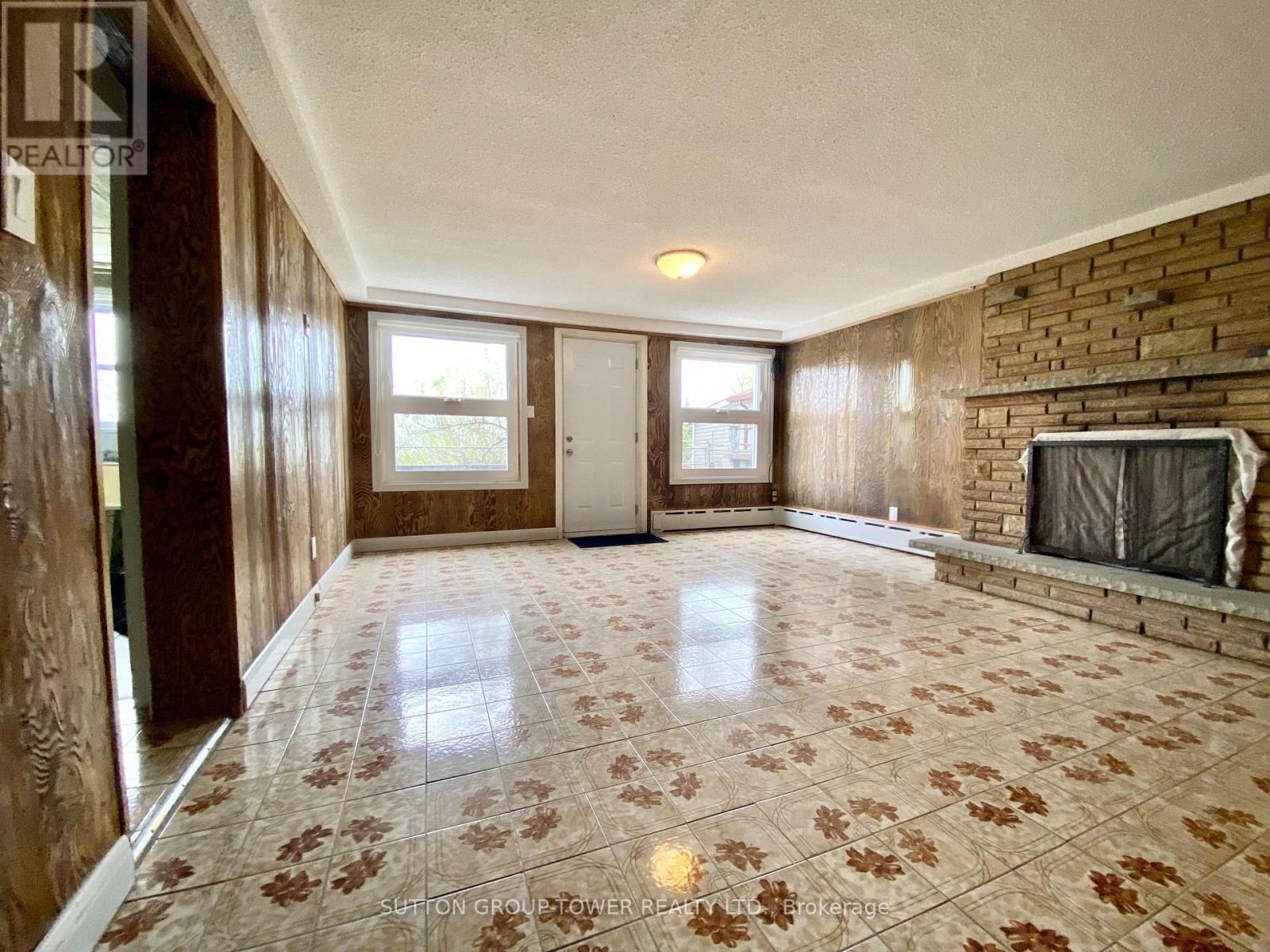 53 Venn Crescent, Toronto, Ontario  M6M 1S5 - Photo 9 - W12172612