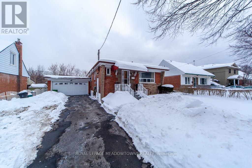47 Jodphur Avenue, Toronto, Ontario  M9M 2J3 - Photo 2 - W12172681