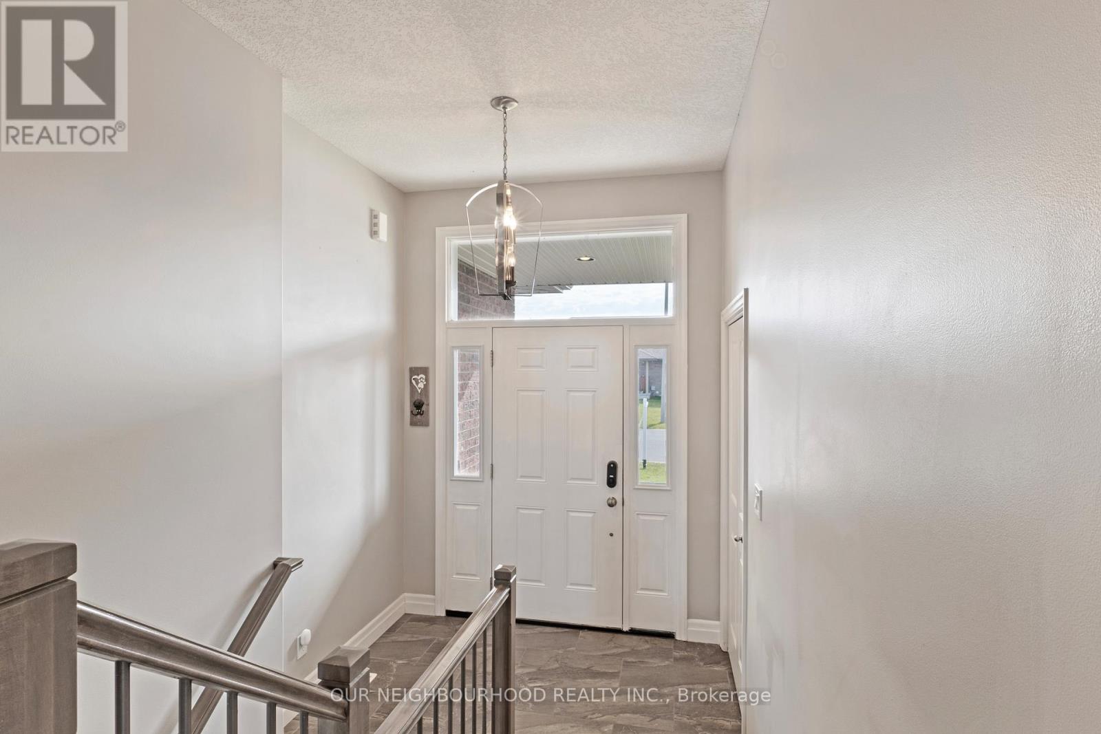 54 Mcintosh Crescent, Quinte West, Ontario  K8V 0G1 - Photo 4 - X12172795