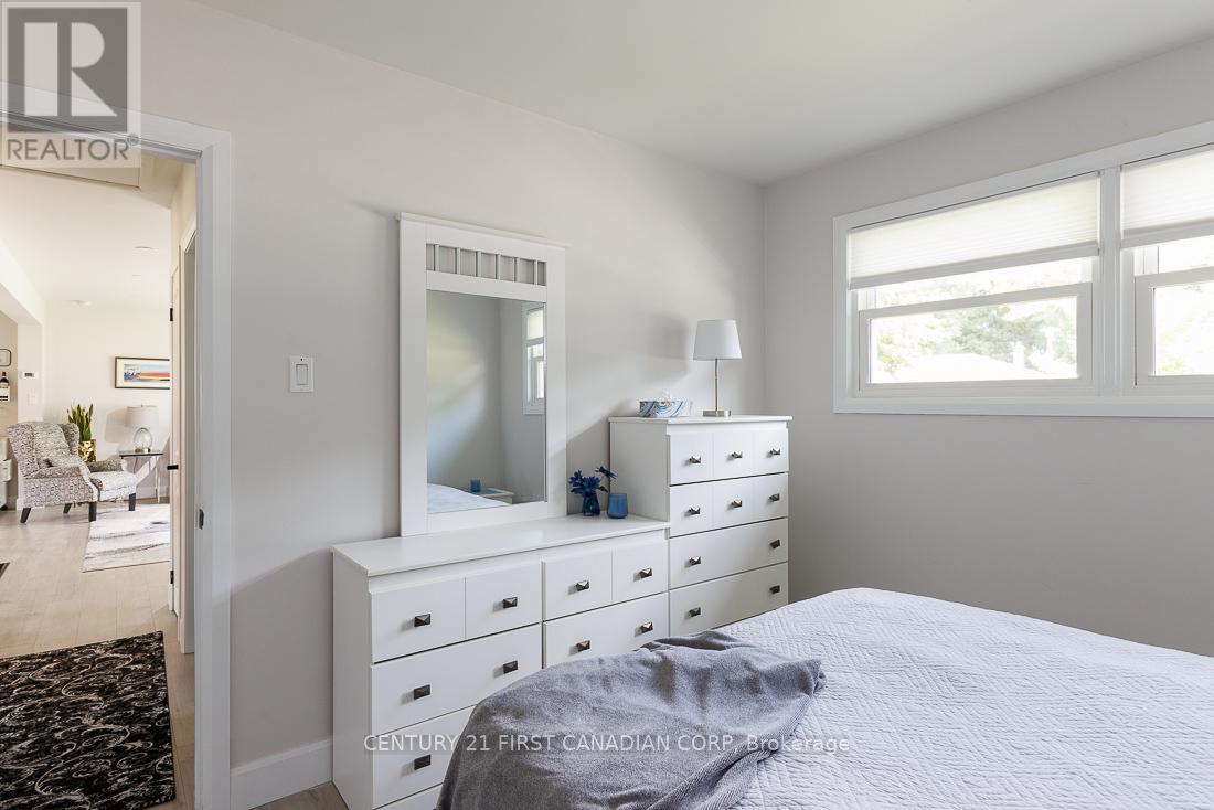 82 Queenston Crescent, London East (East O), Ontario  N5W 1N6 - Photo 10 - X12172783