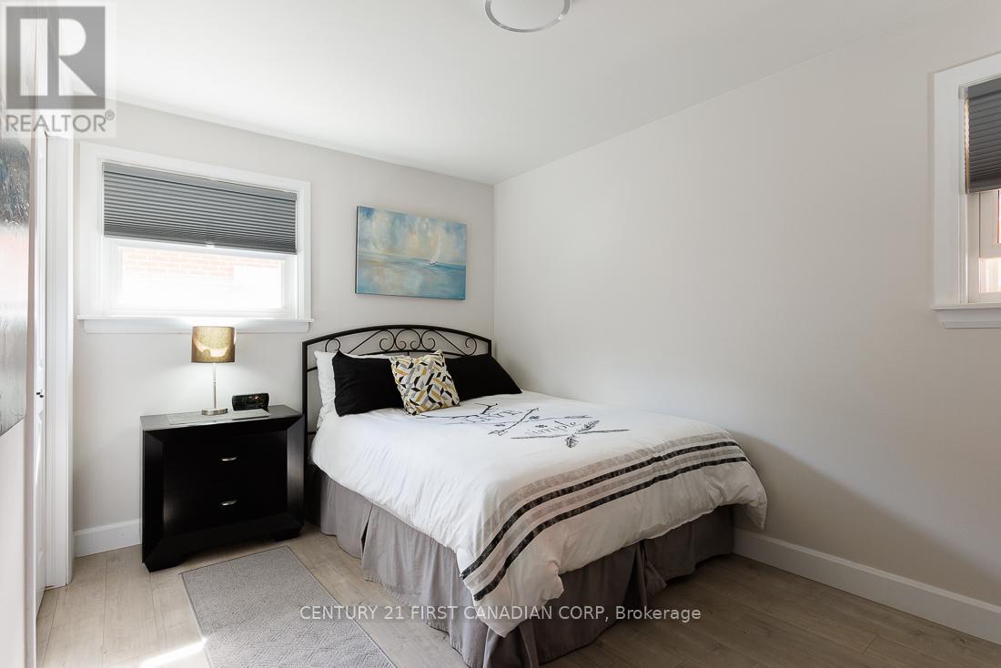 82 Queenston Crescent, London East (East O), Ontario  N5W 1N6 - Photo 12 - X12172783