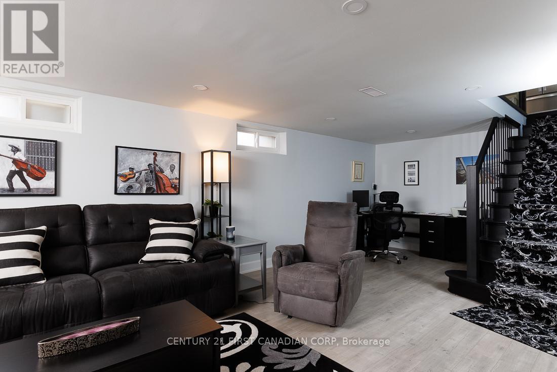 82 Queenston Crescent, London East (East O), Ontario  N5W 1N6 - Photo 18 - X12172783