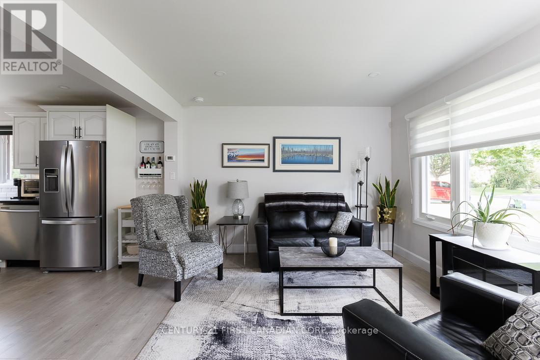 82 Queenston Crescent, London East (East O), Ontario  N5W 1N6 - Photo 2 - X12172783