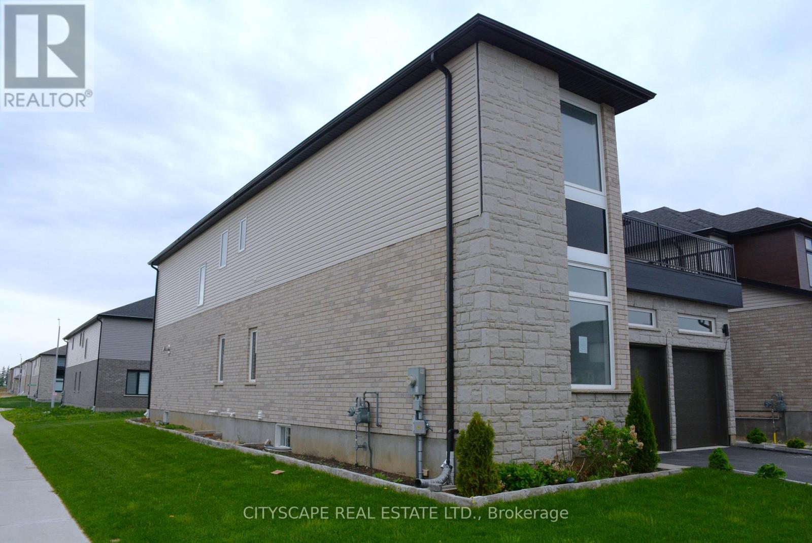Property at 5 SASS CRESCENT image 2
