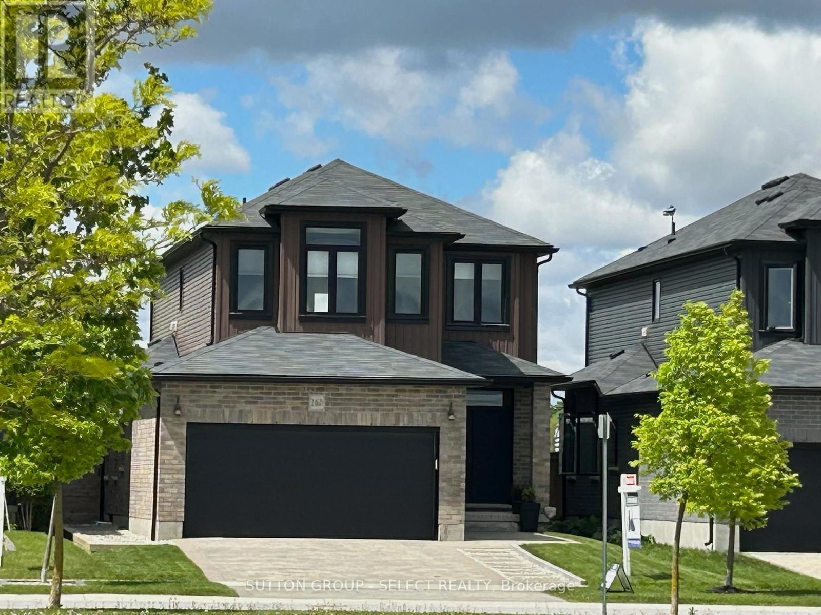 2460 BUROAK DRIVE, London North, Ontario