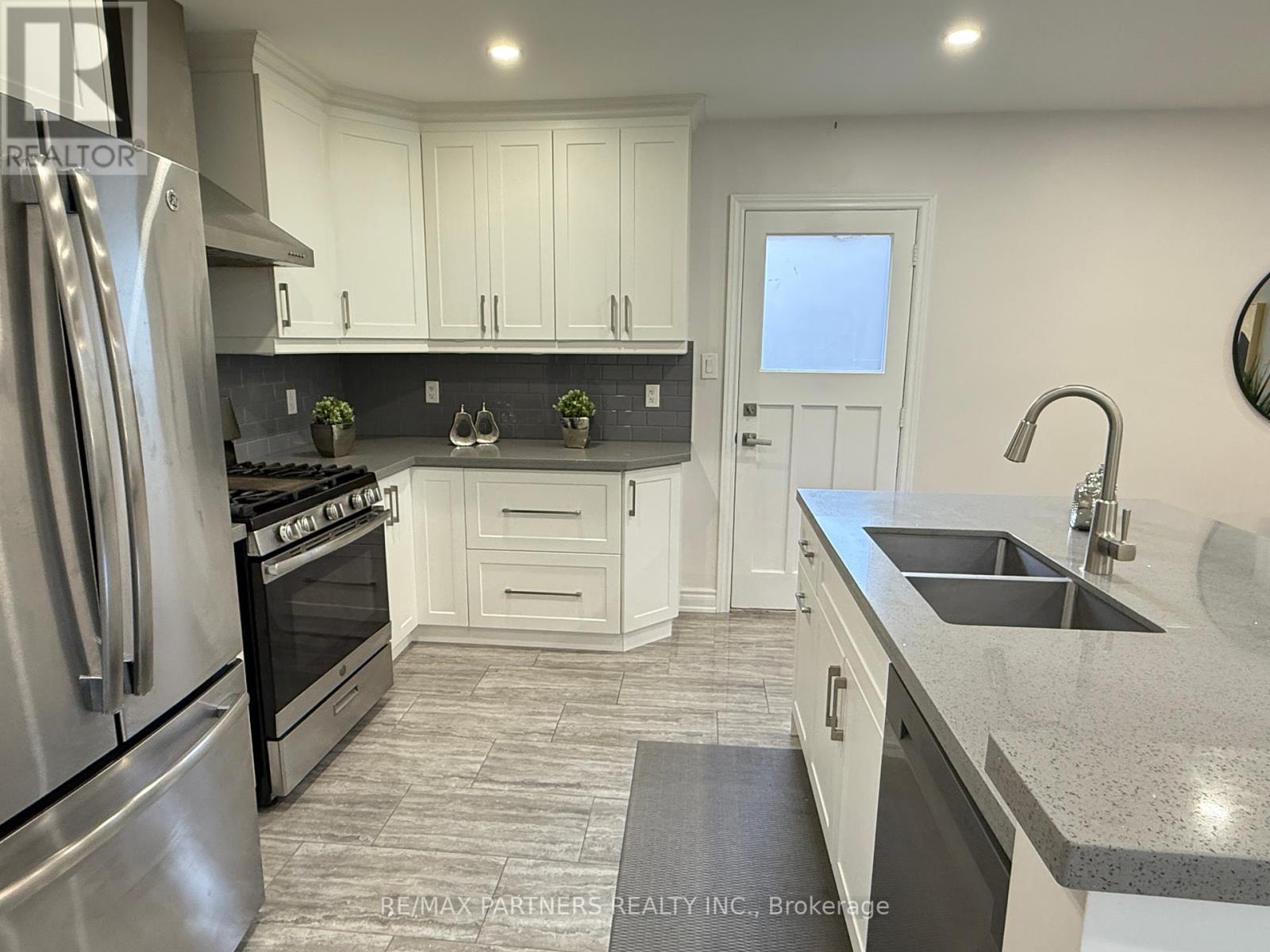 77 Foreht Crescent, Aurora, Ontario  L4G 3E9 - Photo 17 - N12172111