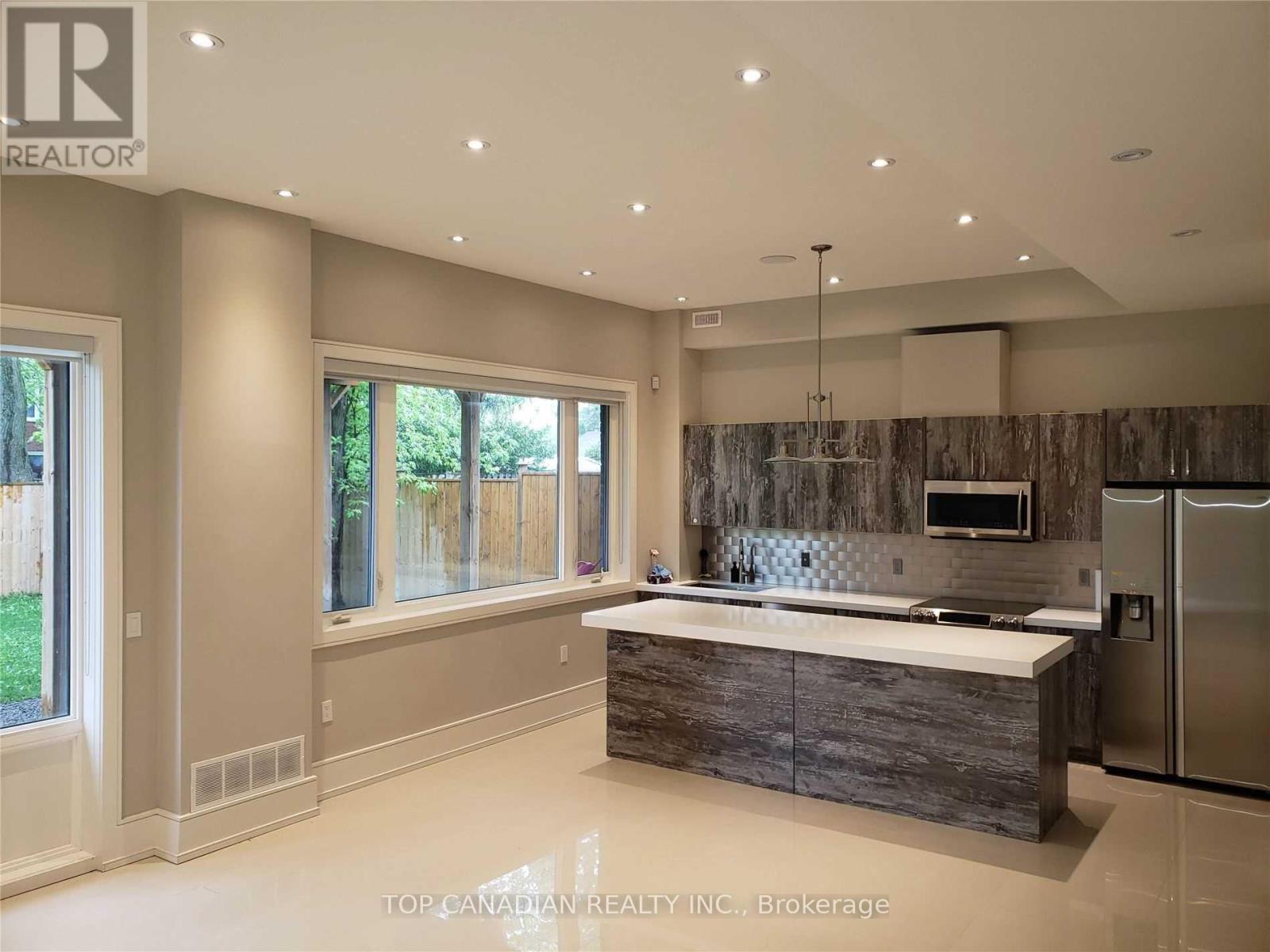 15 Lund Street, Richmond Hill, Ontario  L4C 8S8 - Photo 2 - N12159441