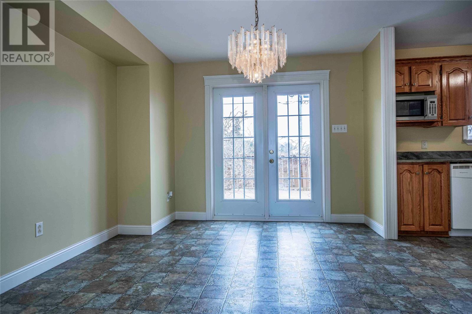 Property at 8 Breeze Place image 4