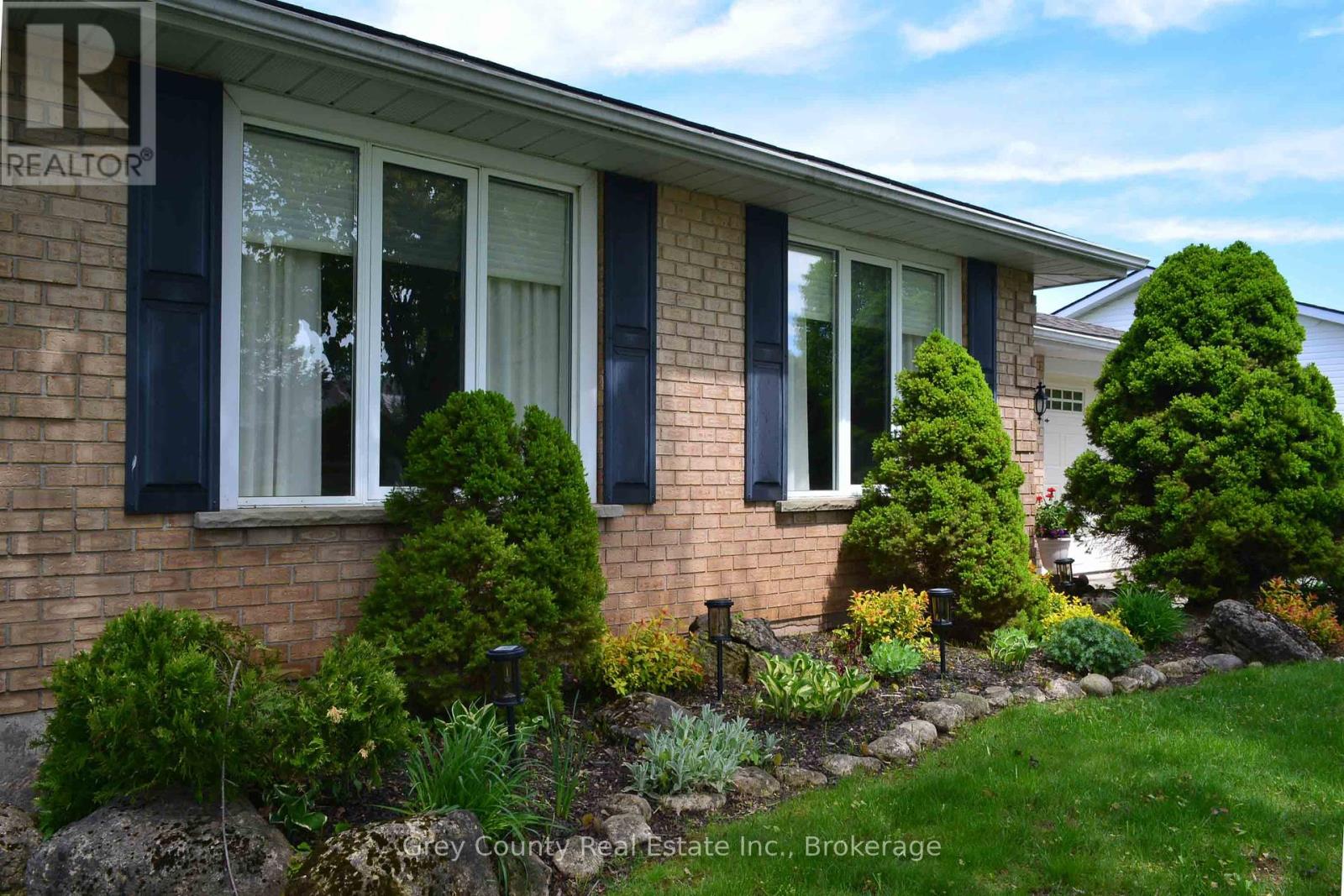 63 Grayview Drive, Grey Highlands, Ontario  N0C 1H0 - Photo 7 - X12077651