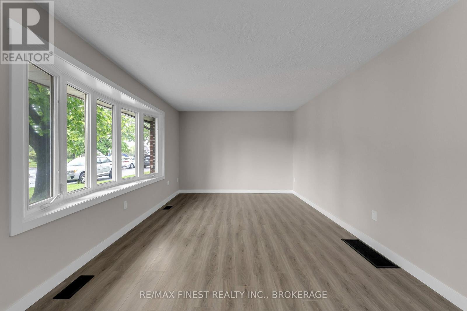 27 - 53 Winchester Drive, Greater Napanee, Ontario  K7R 3P9 - Photo 4 - X12172832