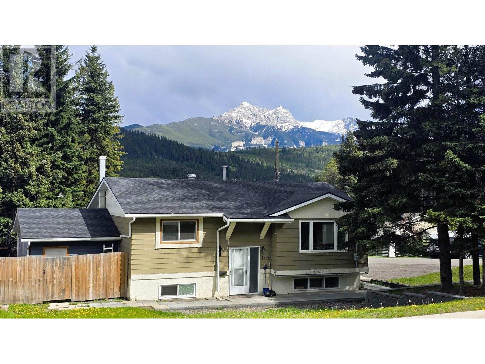 1336 Alpine Drive, Elkford, British Columbia  V0B 1H0 - Photo 1 - 10348830