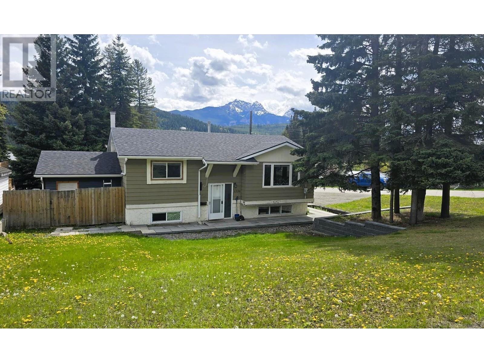1336 Alpine Drive, Elkford, British Columbia  V0B 1H0 - Photo 2 - 10348830