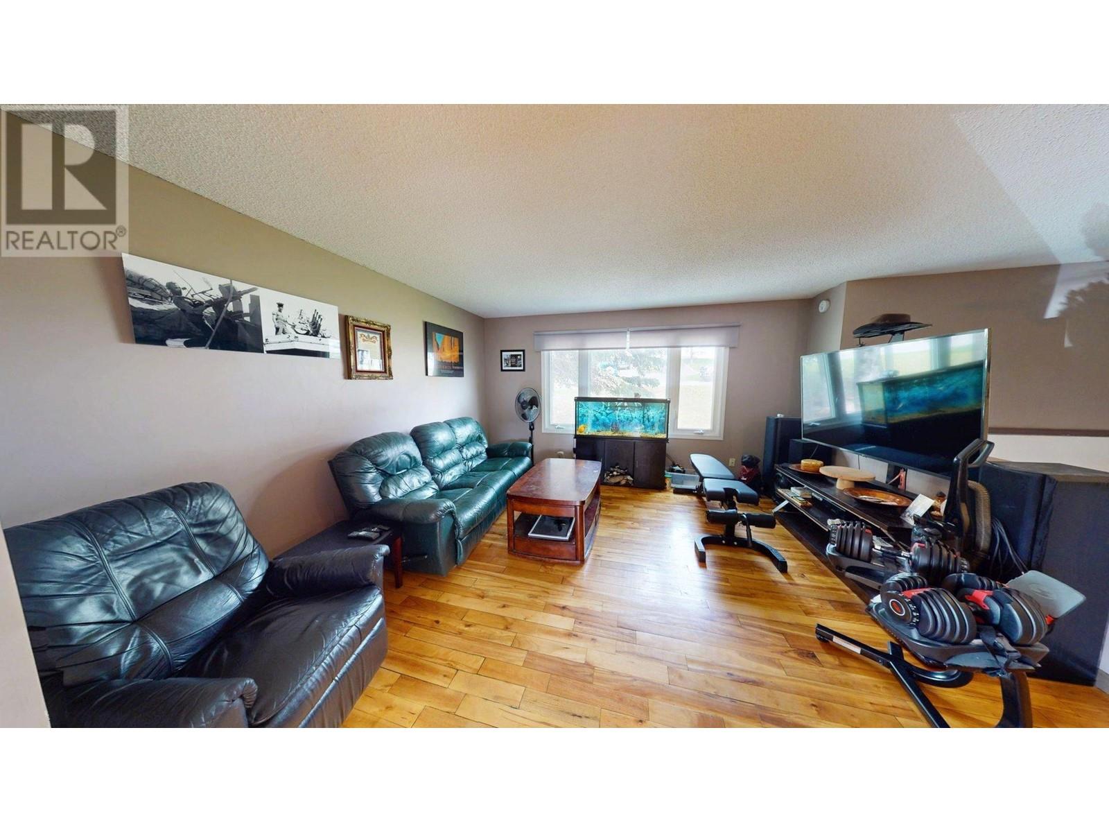 1336 Alpine Drive, Elkford, British Columbia  V0B 1H0 - Photo 9 - 10348830