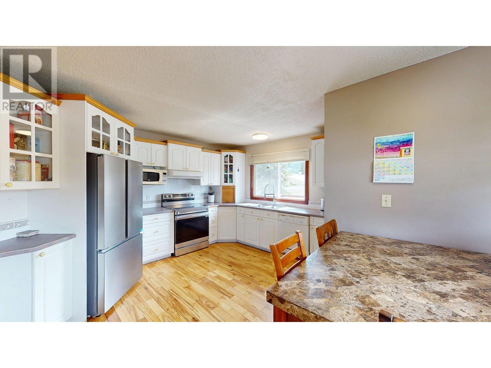 1336 Alpine Drive, Elkford, British Columbia  V0B 1H0 - Photo 5 - 10348830
