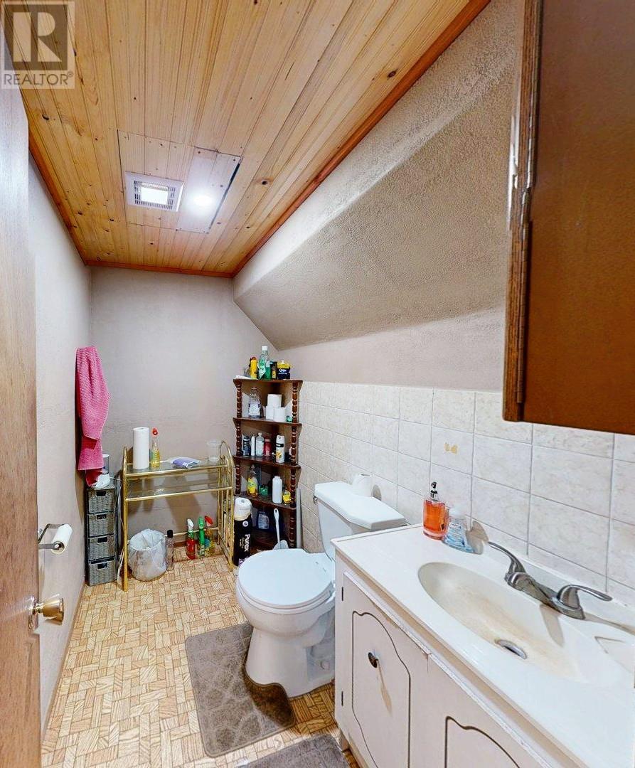 1336 Alpine Drive, Elkford, British Columbia  V0B 1H0 - Photo 27 - 10348830