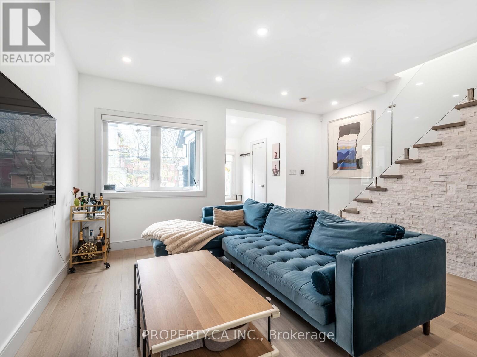 1526 Davenport Road, Toronto, Ontario  M6H 2H8 - Photo 5 - W12167126