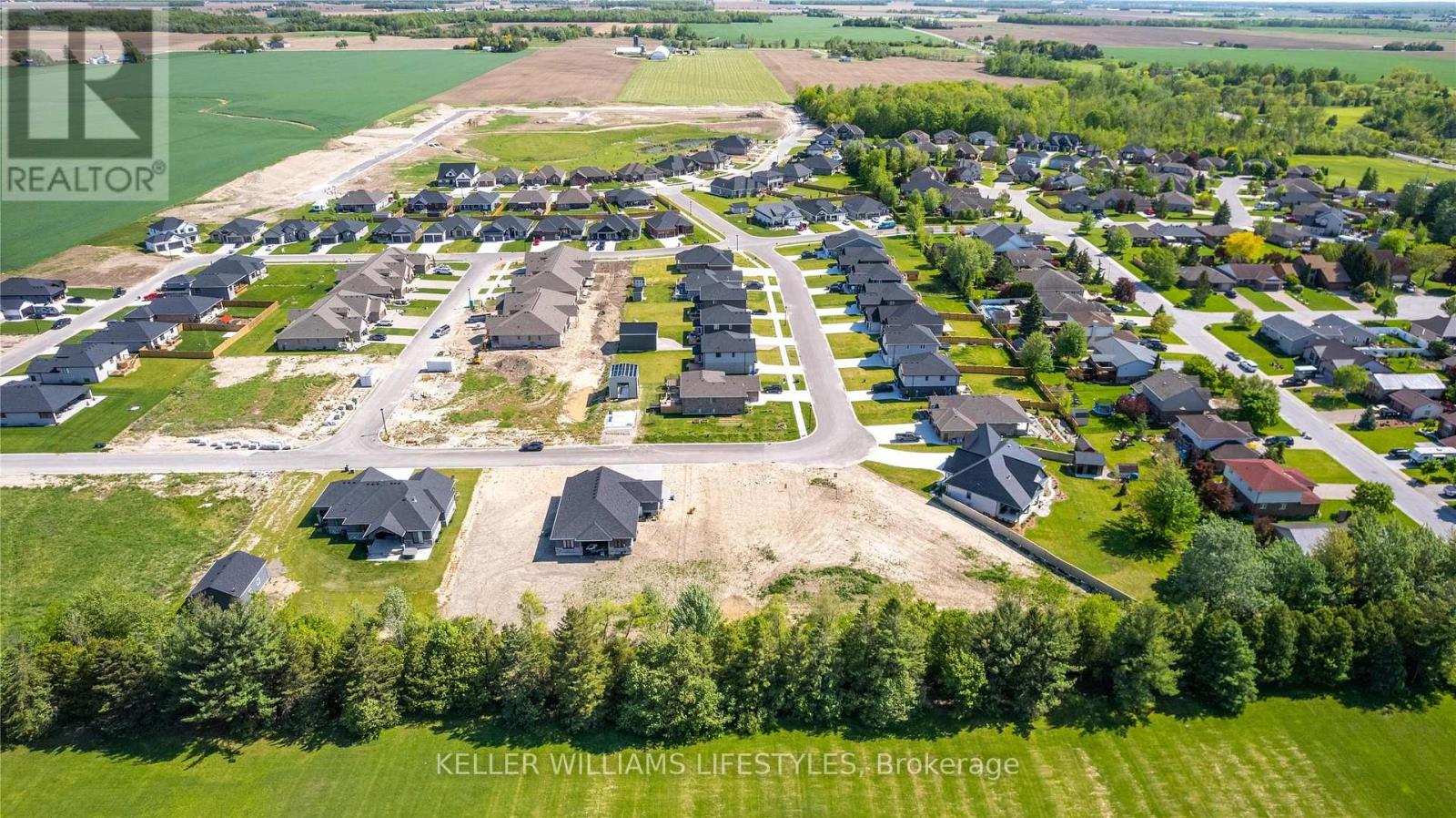 118 Phibbs Street, Lambton Shores, Ontario  N0N 1J0 - Photo 11 - X12172904