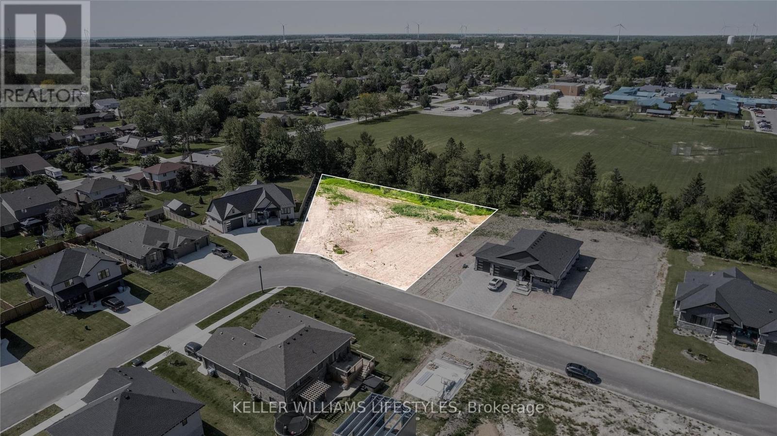 118 Phibbs Street, Lambton Shores, Ontario  N0N 1J0 - Photo 2 - X12172904