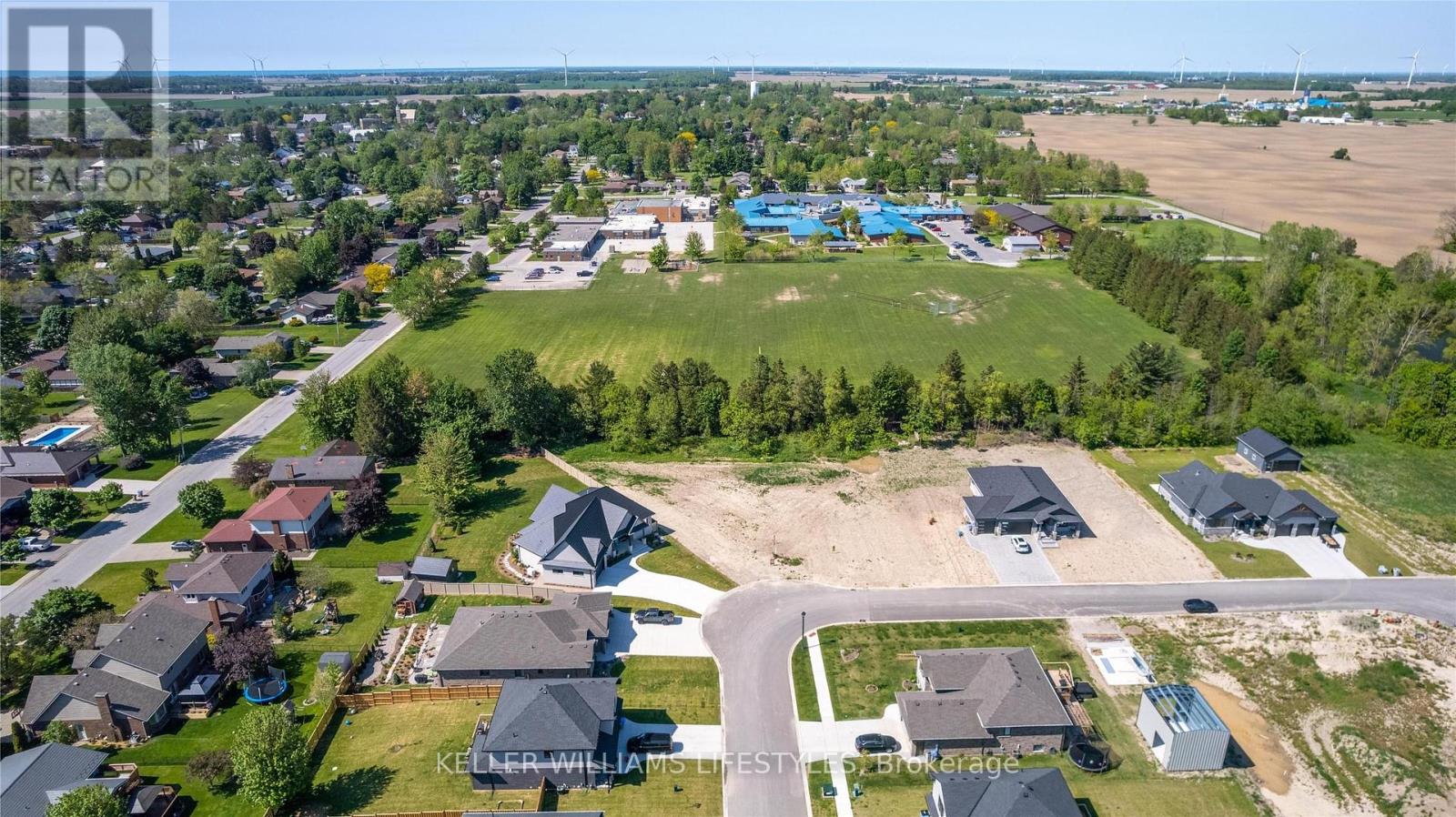 118 Phibbs Street, Lambton Shores, Ontario  N0N 1J0 - Photo 4 - X12172904