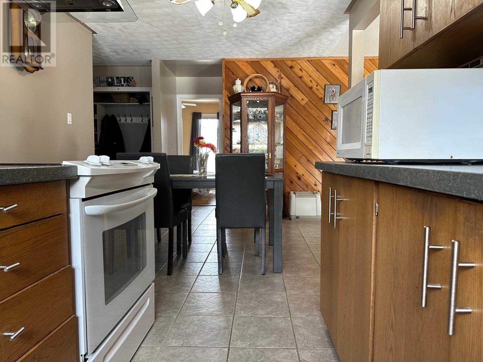 207 Winnipeg St, Schreiber, Ontario  P0T 2S0 - Photo 8 - TB250798