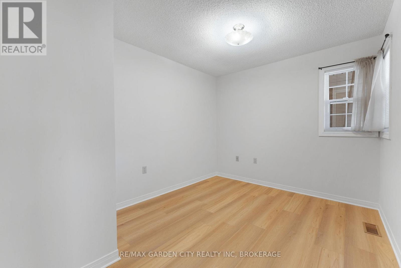 4107 Cherry Blossom Lane, Lincoln, Ontario  L0R 2C0 - Photo 12 - X12172853