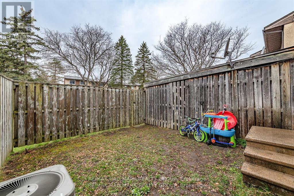 19 Bering Court, Ottawa, Ontario  K2L 2B8 - Photo 18 - X12172910