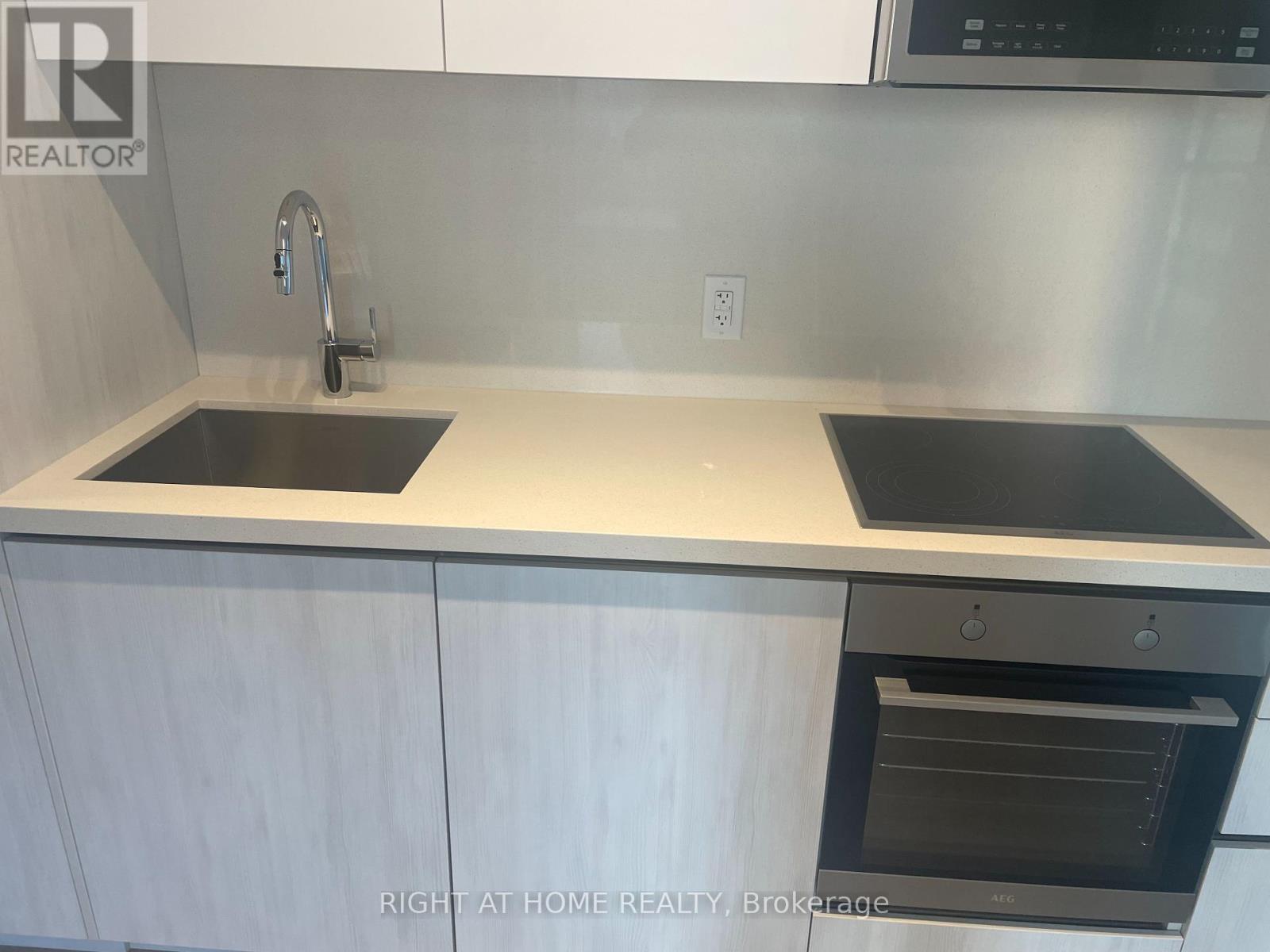 2012 - 8 Widmer Street, Toronto, Ontario  M5V 2E7 - Photo 37 - C12172765