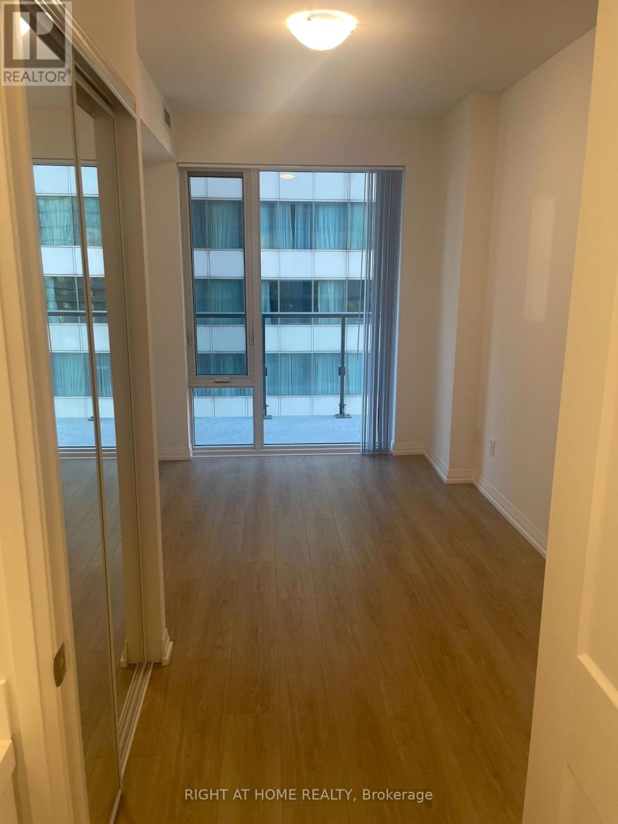 2012 - 8 Widmer Street, Toronto, Ontario  M5V 2E7 - Photo 8 - C12172765