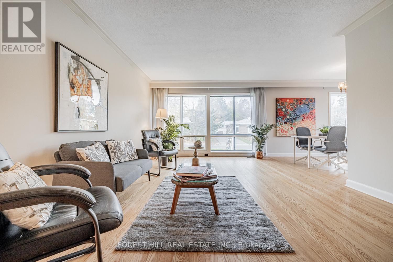 <div class="slider-price">$1,899,000</div><p>3 Blithfield Avenue, Toronto, Ontario</p>