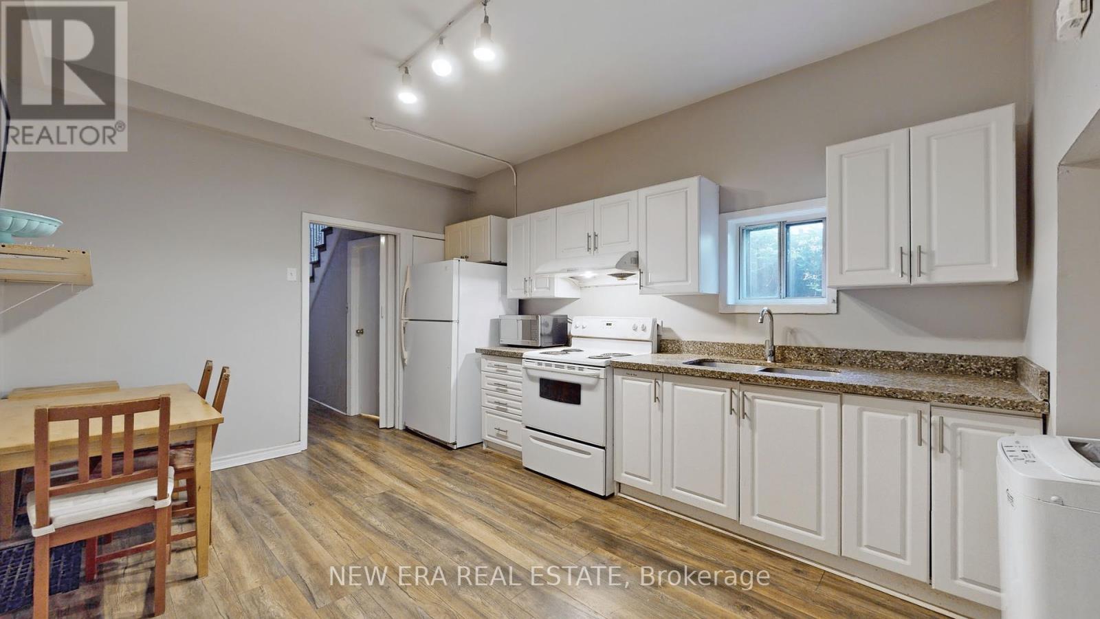 69 D'arcy Street, Toronto, Ontario  M5T 1J9 - Photo 10 - C12172805