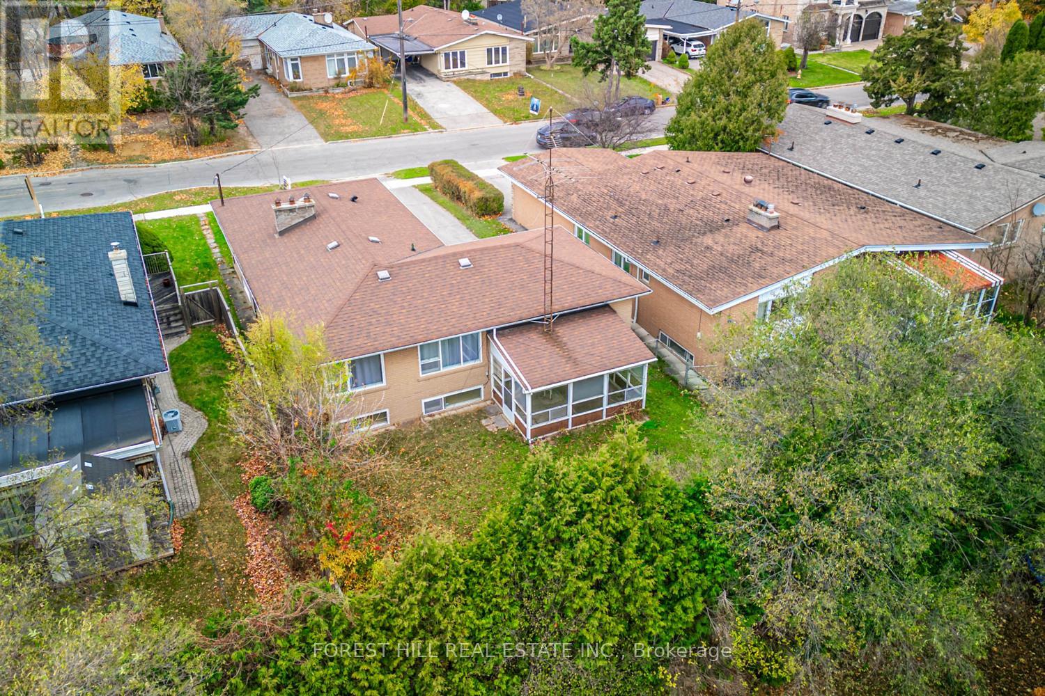 1 Blithfield Avenue, Toronto, Ontario  M2K 1X9 - Photo 11 - C12172818