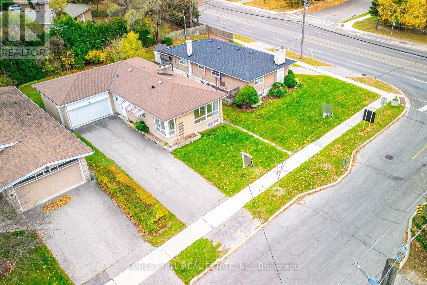 1 Blithfield Avenue, Toronto, Ontario  M2K 1X9 - Photo 13 - C12172818