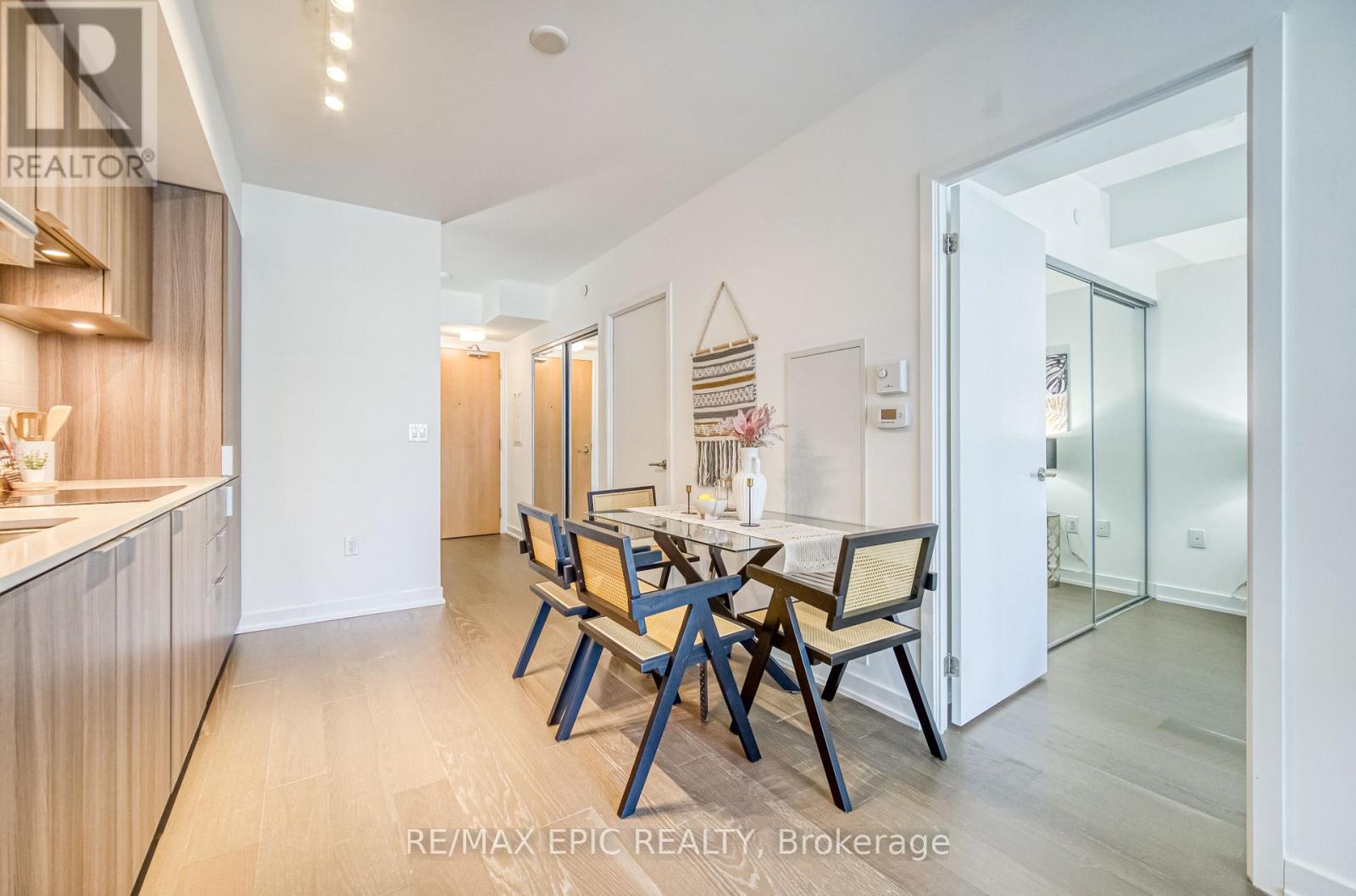 909 - 11 Wellesley Street W, Toronto, Ontario  M4Y 1E8 - Photo 12 - C12172850