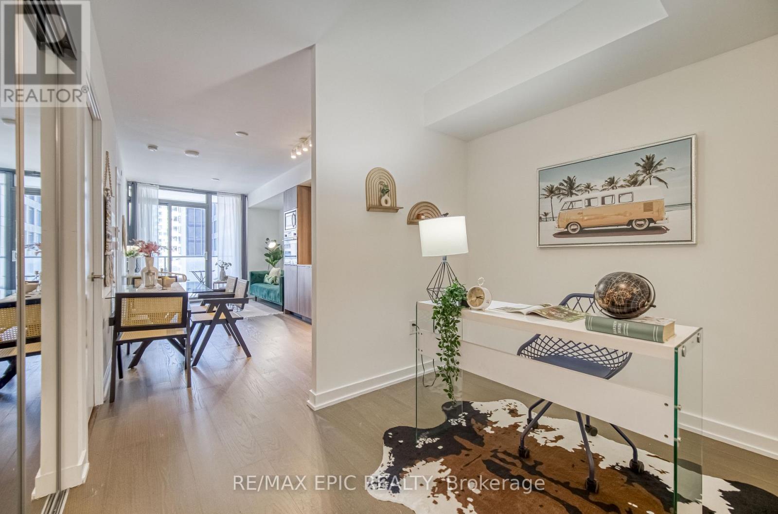 909 - 11 Wellesley Street W, Toronto, Ontario  M4Y 1E8 - Photo 4 - C12172850